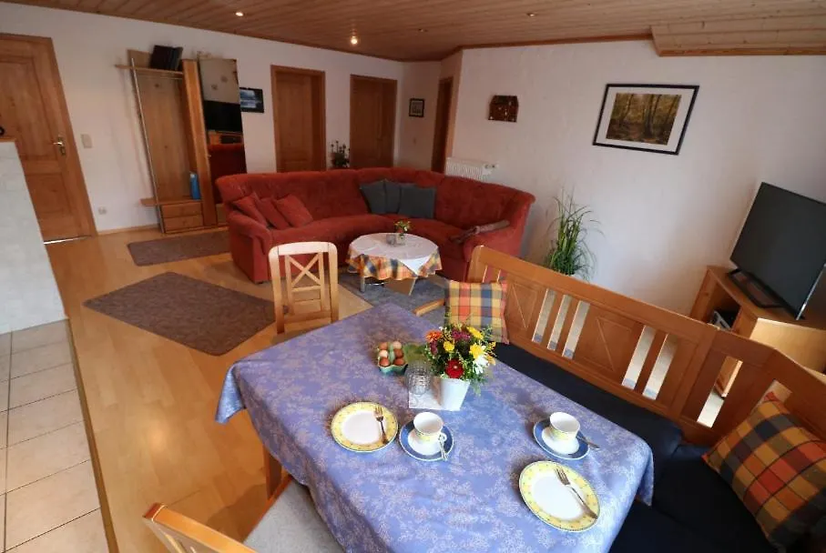 Haus Blumenfeld-Schwaiger Appartement Übersee